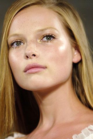 How To Highlight and Contour Your Face with Makeup Highlight Natural Glow