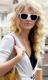 Taylor Swift in white Rayban Wayfarer Sunglasses