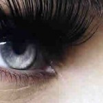 Beauty 101 How to Apply False Eyelashes barbara-palvin-long-lashes Feature Image