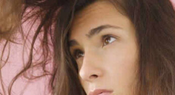 Ten Tips For De-Frizzing Your Hair