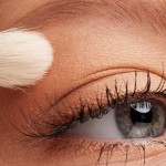 applying-eyeshadow to balance eyes