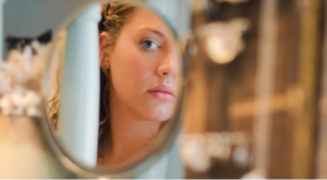 beautiful-inner-model-mirror-thinking-in-your-own-skin