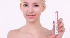 blond-holding-skin-tool-swiss-beauty