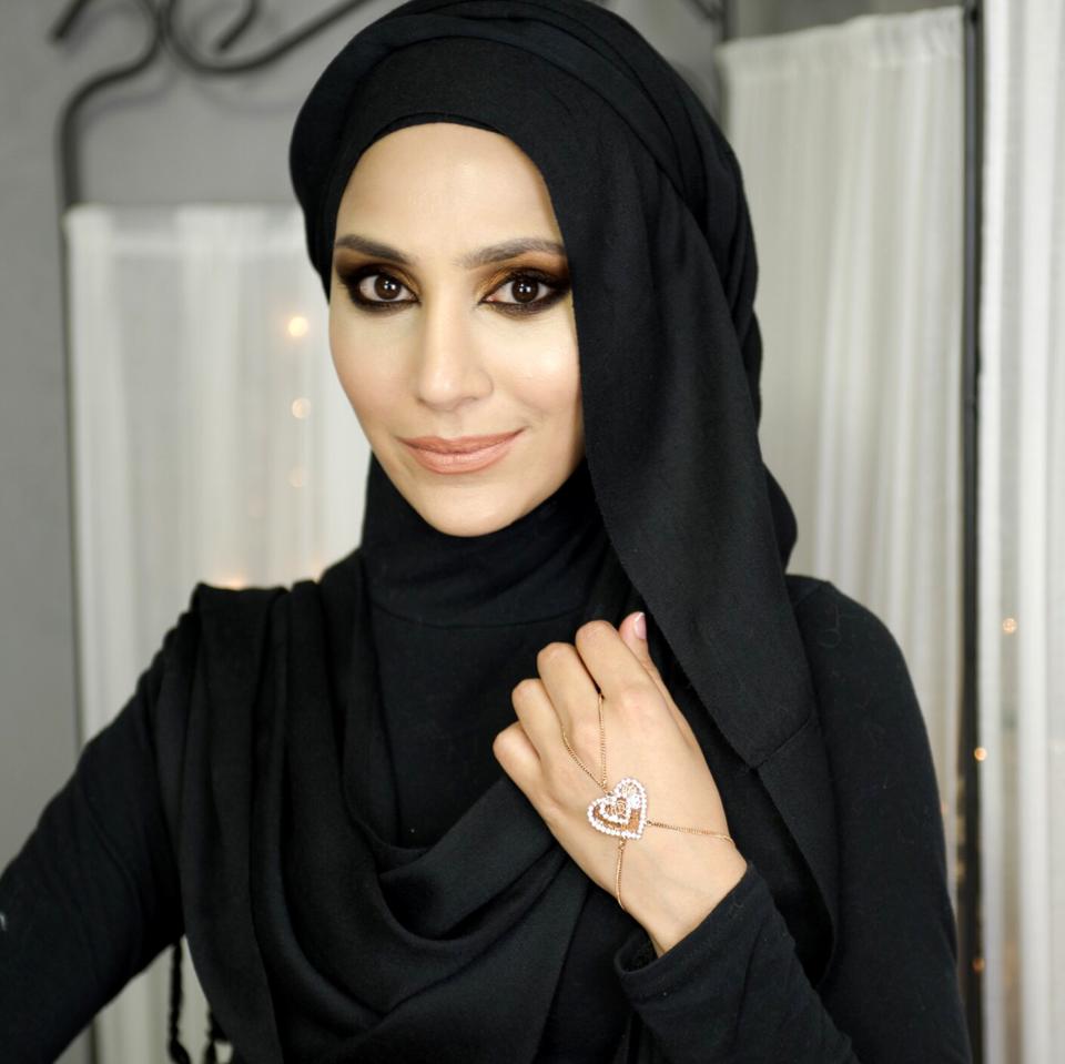 Hijab Dresses Black Woman Dark Eyeliner
