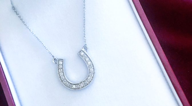 The necklace that works for every wardrobe #HorseshoeNecklace