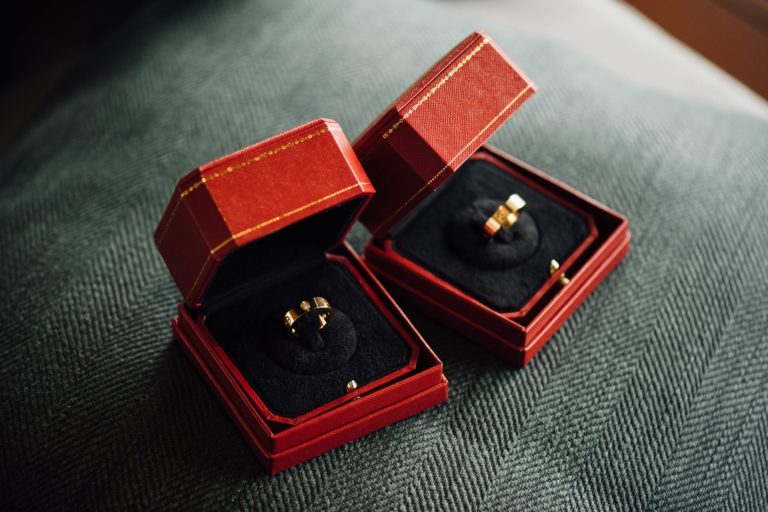 Beautiful gold Cartier wedding bands