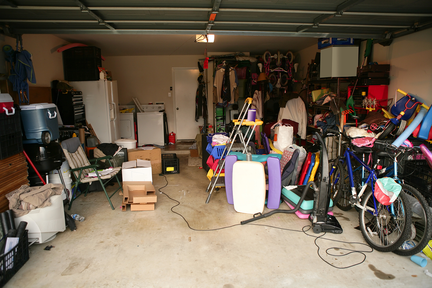 messy garage organization