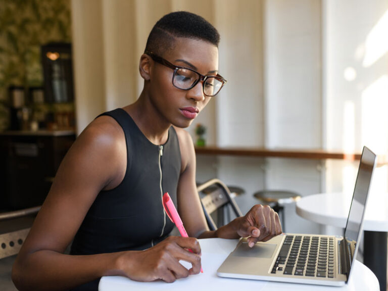Working-millennial home business
