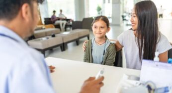 What is a nurse practitioner and what are their responsibilities?