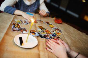 divination_by_the_tarot_cards__the_fortune_teller_predicts